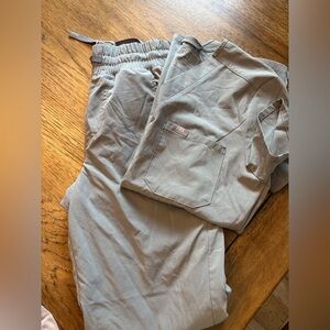 Figs Gray Windbreaker Set